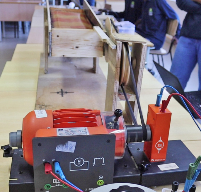Estudante de Engenharia Eléctrica desenvolve protótipo de esteira rolante